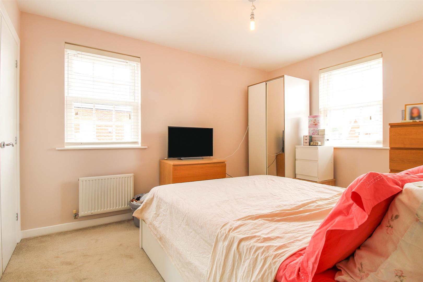 Greenkeepers Road, Great Denham, Bedford